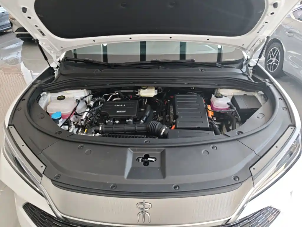 Заказать BYD L DM-i 2026 года за 2 667 819 ₽  из Китая