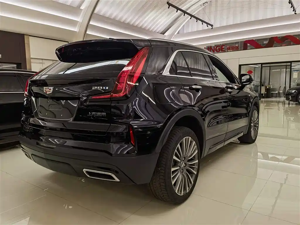 CADILLAC XT4