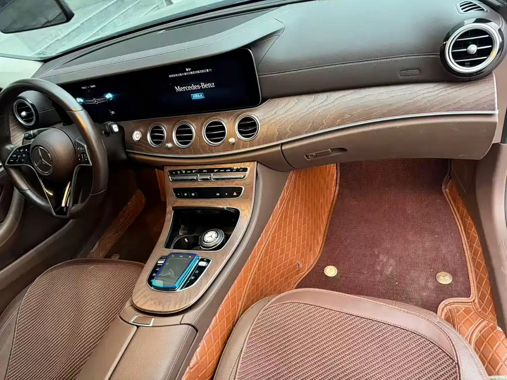 Mercedes-Benz E-Class — миниатюра 8