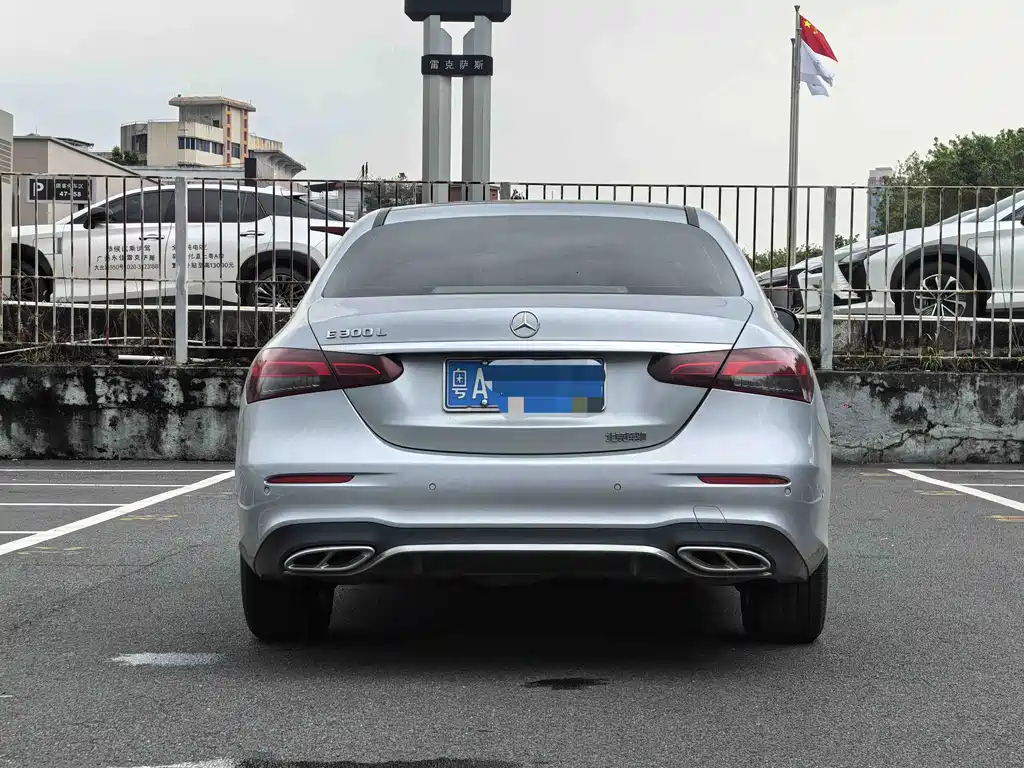 Mercedes-Benz E-Class — миниатюра 6