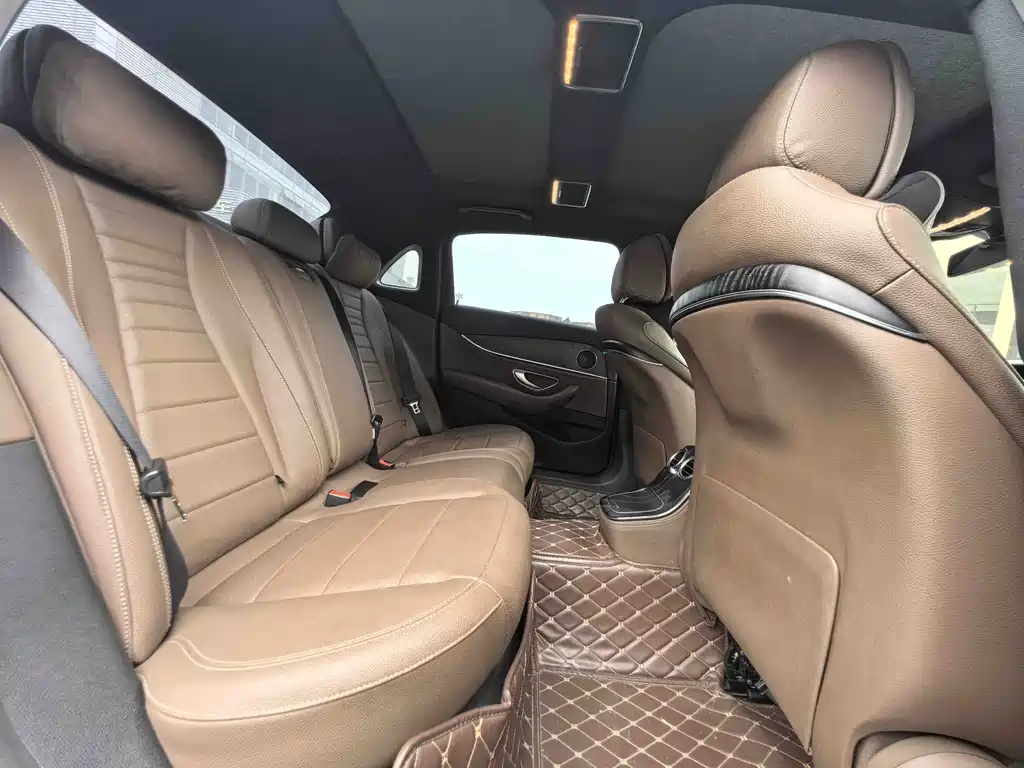 Mercedes-Benz E-Class — миниатюра 11