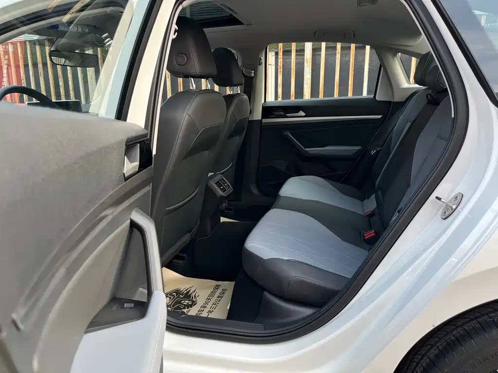 Volkswagen Lavida — миниатюра 5