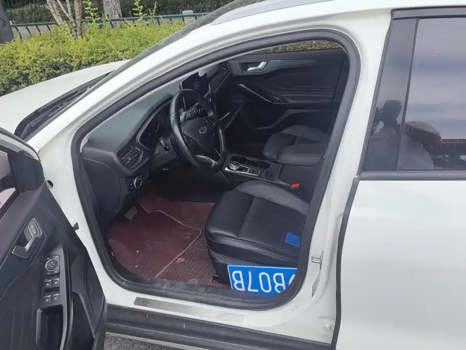 Ford Focus Active — миниатюра 9