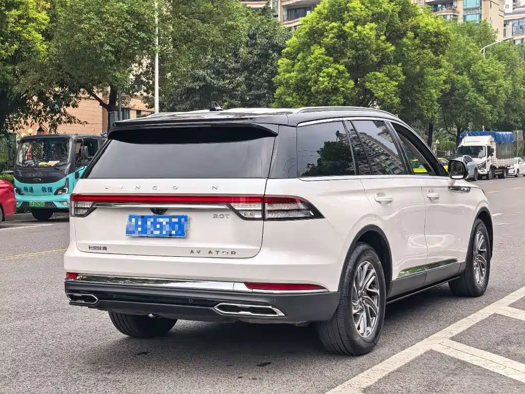 Lincoln Aviator — миниатюра 4