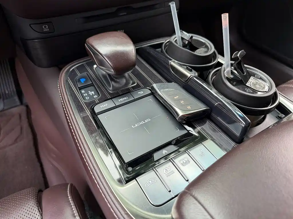 Lexus LS — миниатюра 9