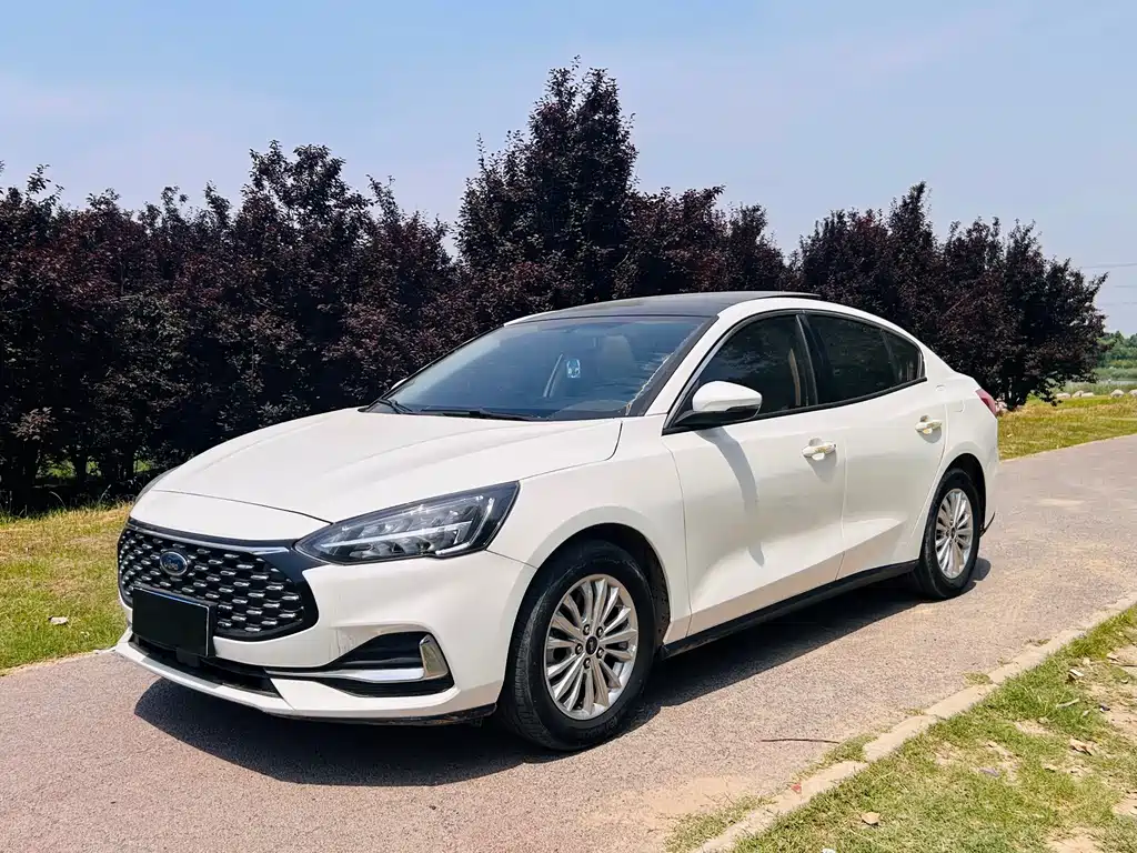 Ford Focus 2020 Sedan EcoBoost 180 Auto Edge Trend Type