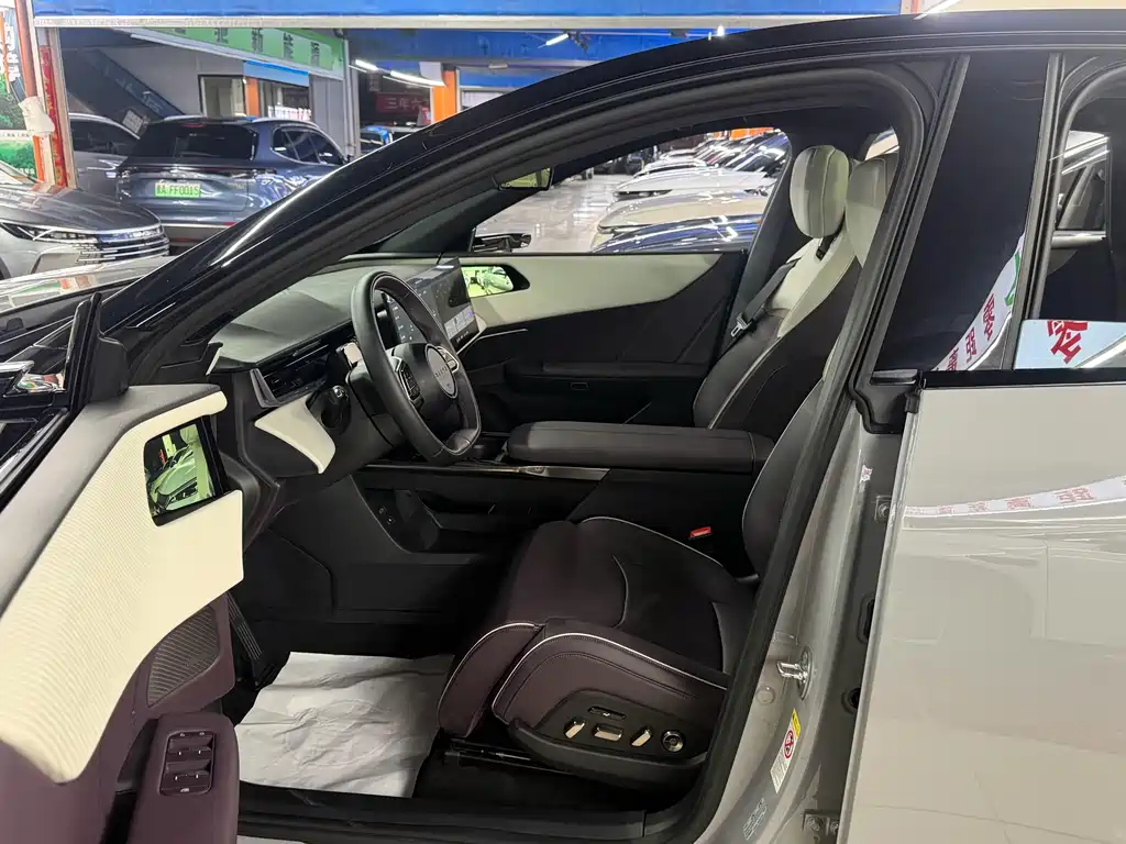 Mazda EZ-60 — миниатюра 7