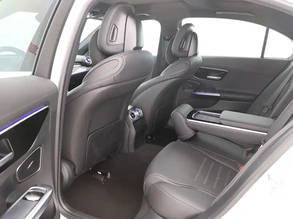 Mercedes-Benz C-Class — миниатюра 8