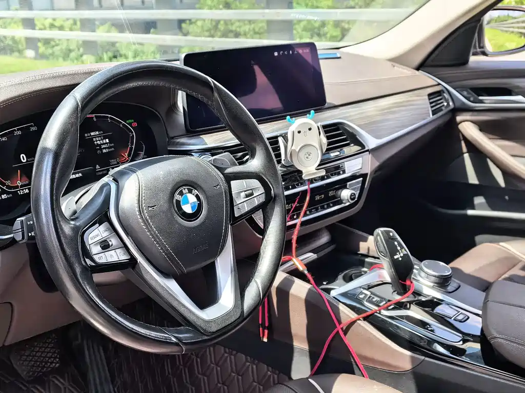 BMW 5 Series — миниатюра 12