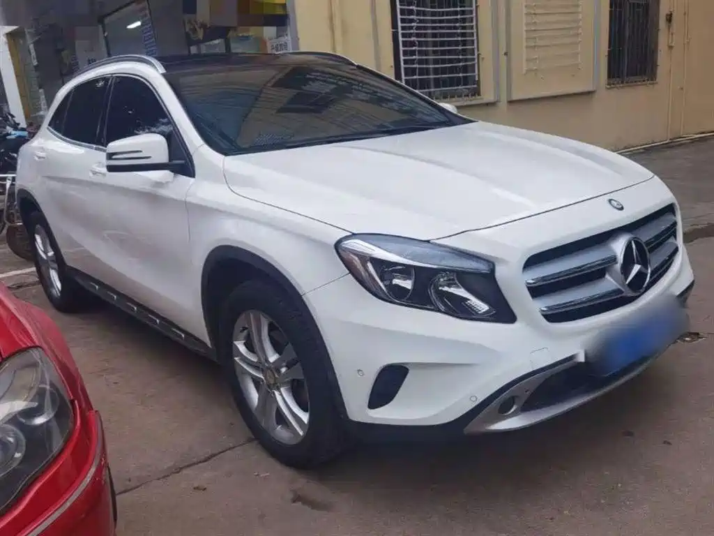 MERCEDES-BENZ  GLA
