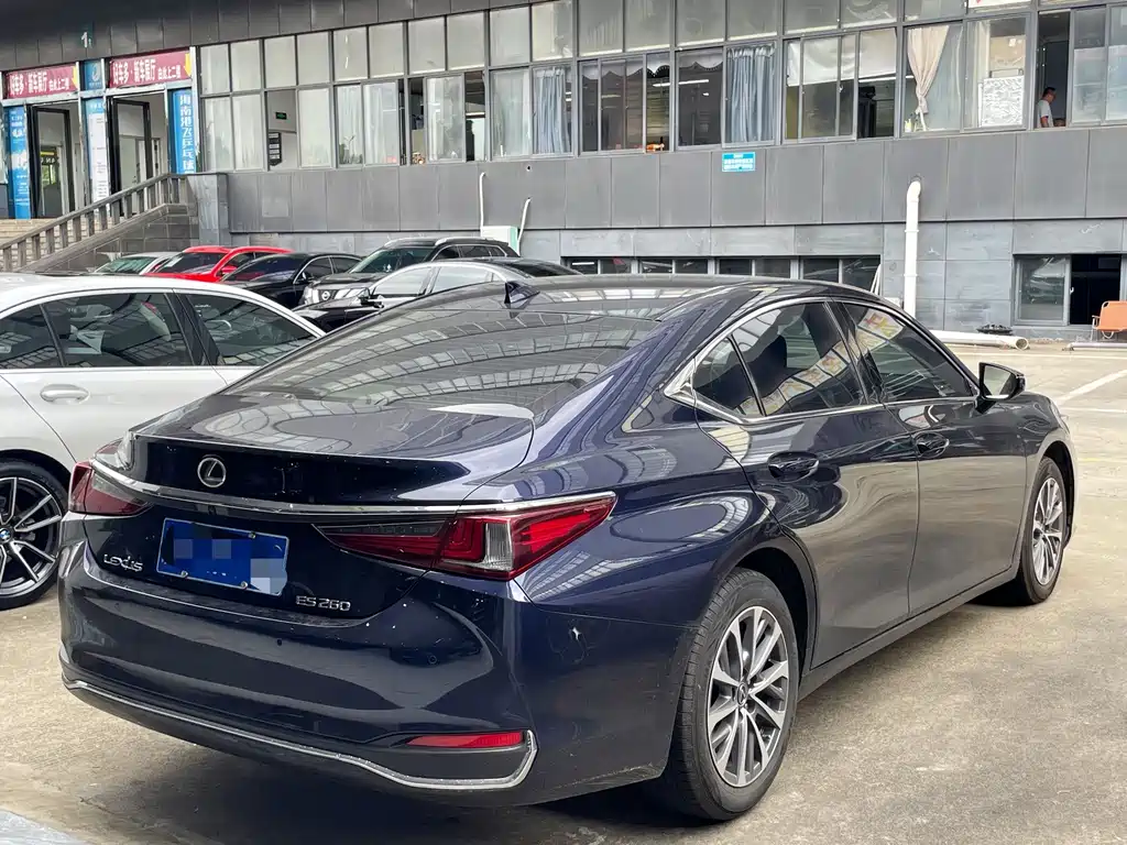 Lexus ES — миниатюра 6