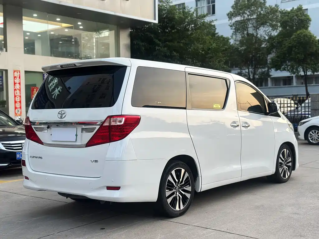 Toyota Alphard 2011 3.5L Luxury