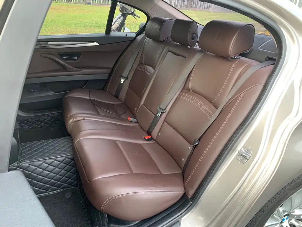 BMW 5 Series — миниатюра 13