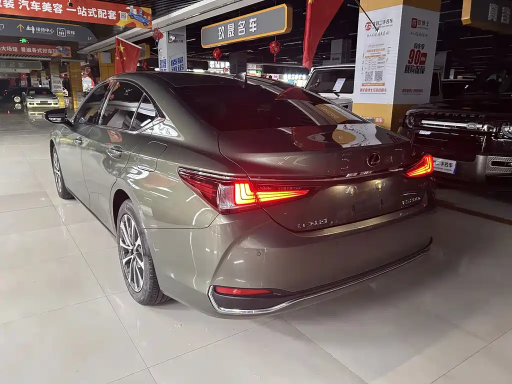 Lexus ES — миниатюра 10