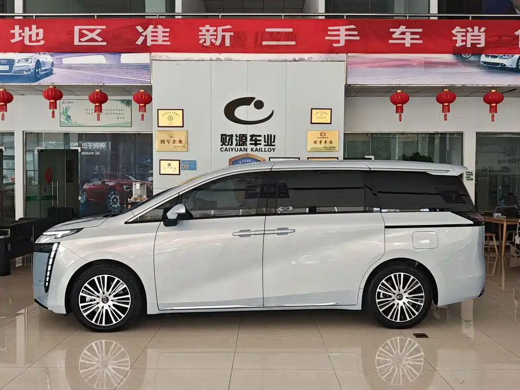 GAC Motor Trumpchi E8 PHEV — миниатюра 3