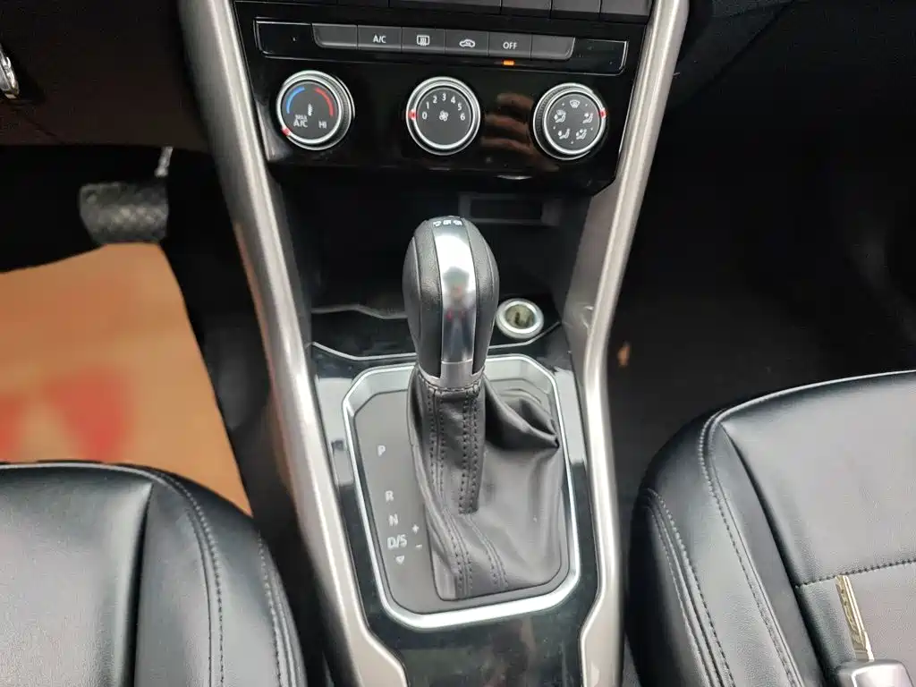 Volkswagen T-Roc — миниатюра 8