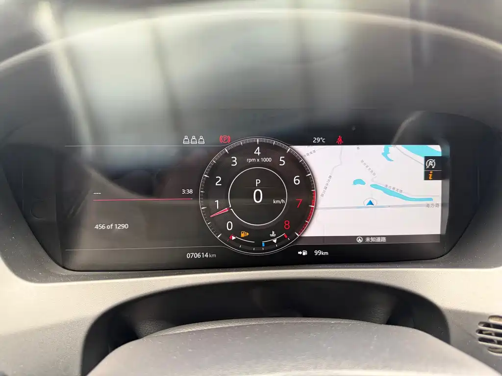 Jaguar F-PACE — миниатюра 17