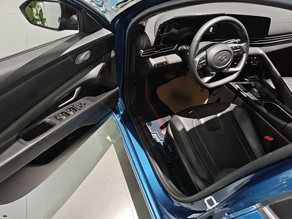 Hyundai Elantra — миниатюра 16