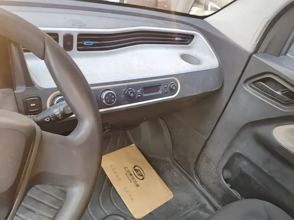 Wuling MINIEV — миниатюра 13