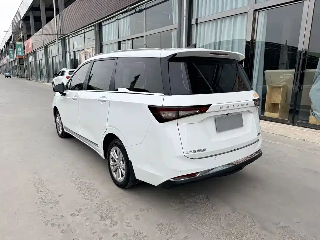 Wuling Jiachen — миниатюра 4