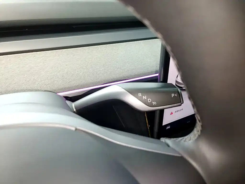 Tesla Model Y — миниатюра 14
