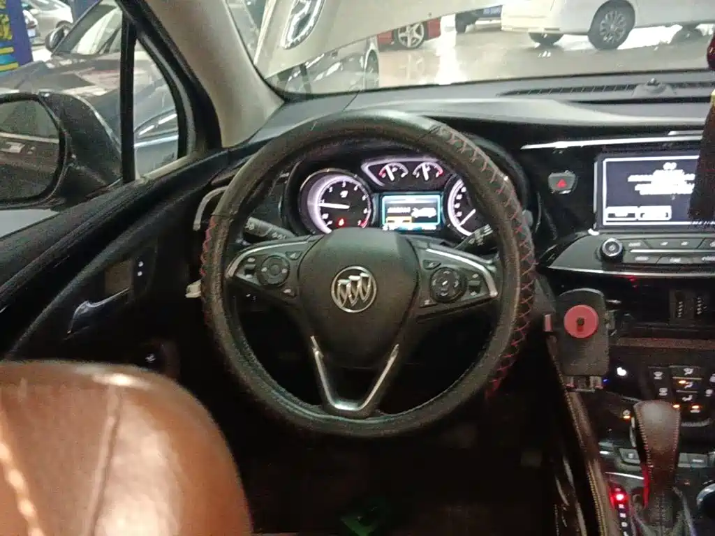 Buick Envision Plus — миниатюра 11