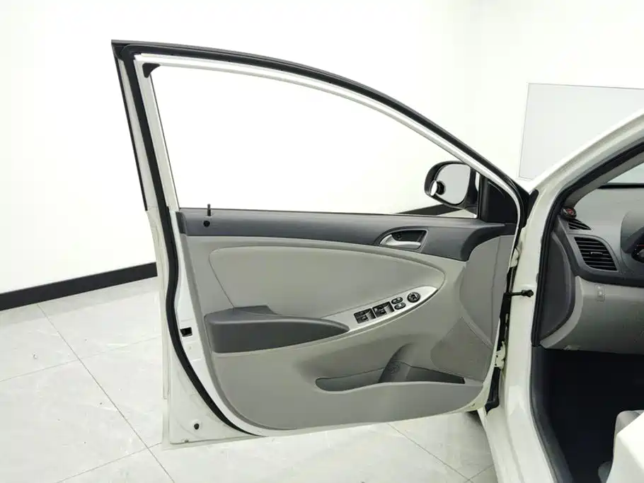 Hyundai Verna — миниатюра 7