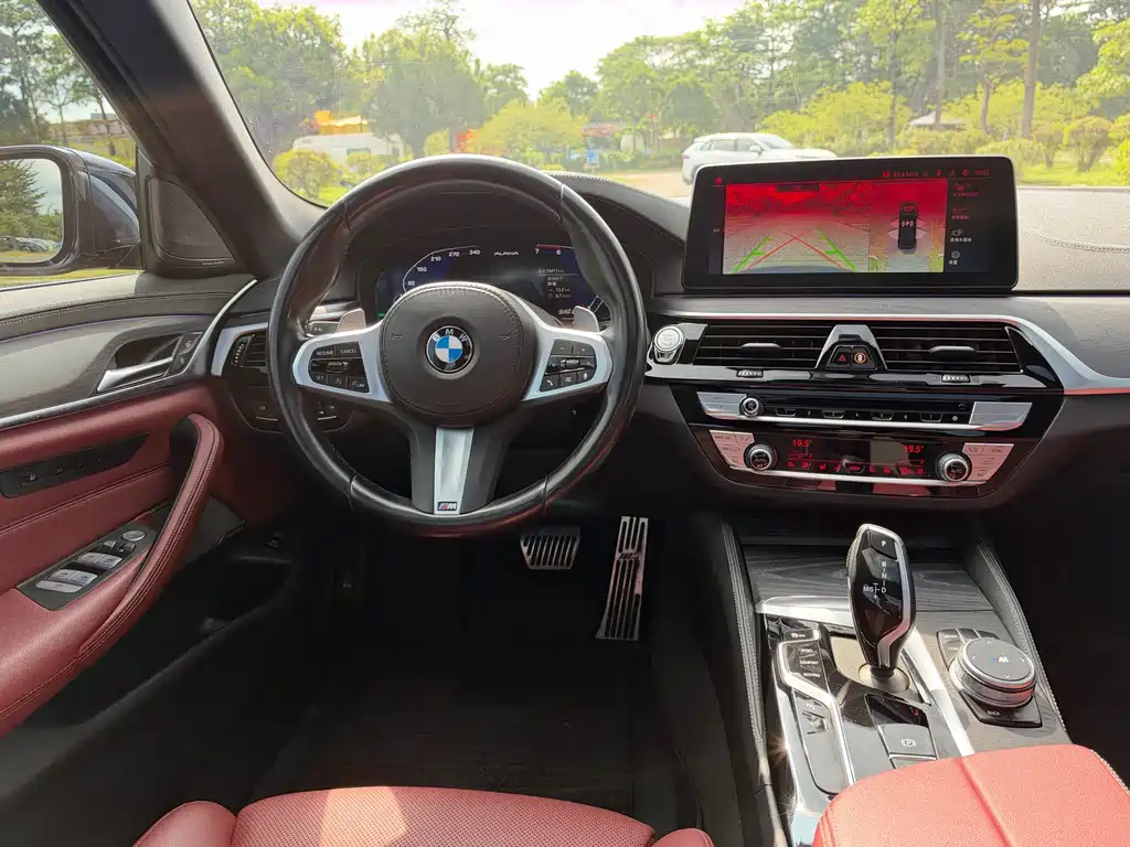 BMW 5 Series — миниатюра 12
