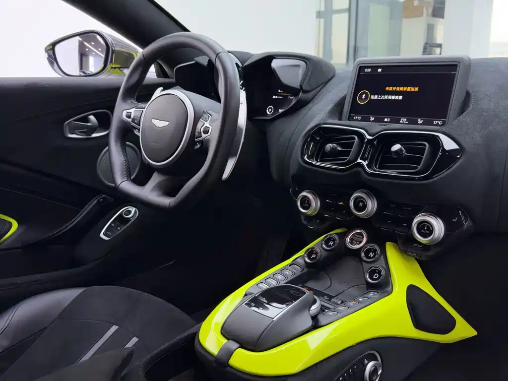 Aston Martin V8 Vantage — миниатюра 18
