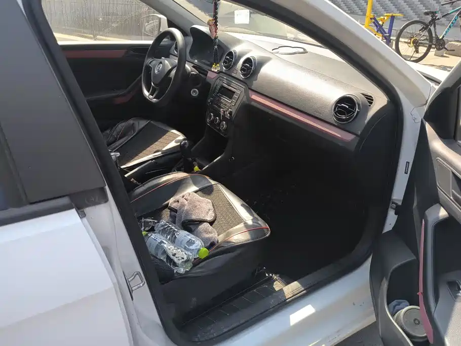 Volkswagen Jetta — миниатюра 8