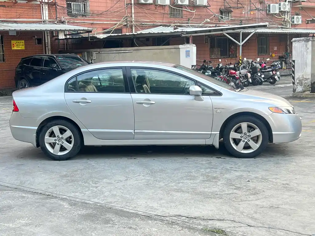 Honda Civic — миниатюра 7