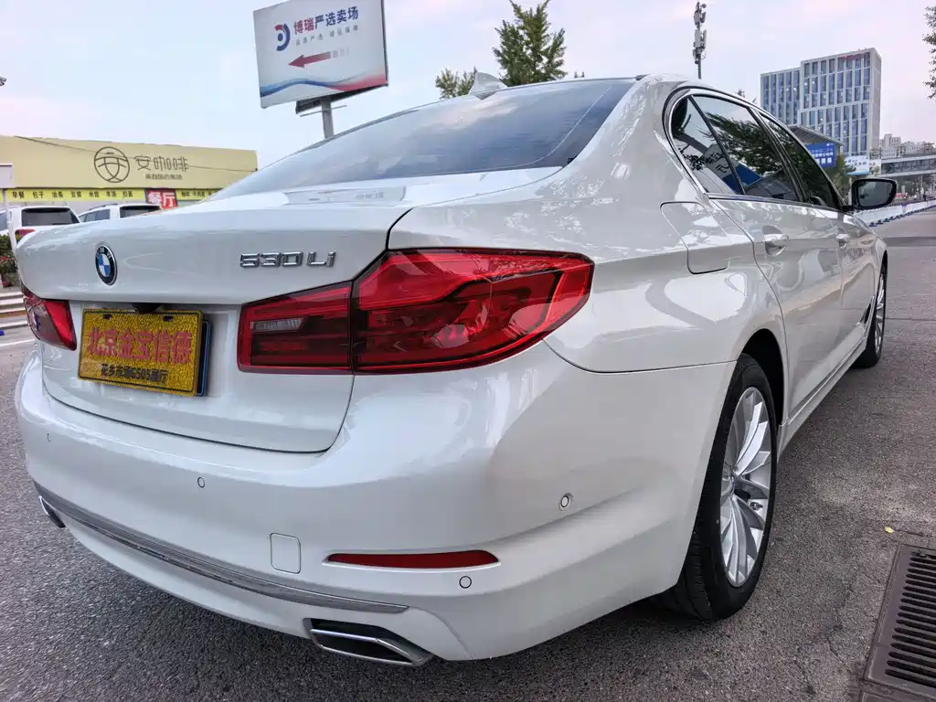 BMW 5 Series — миниатюра 19