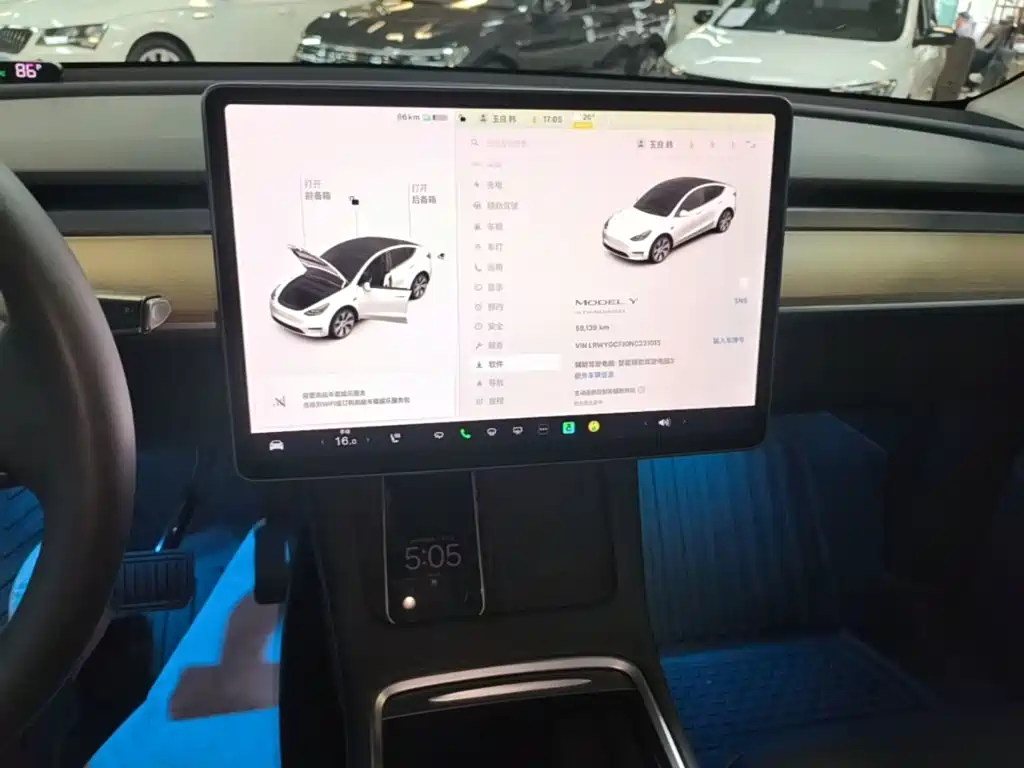 Tesla Model Y — миниатюра 13