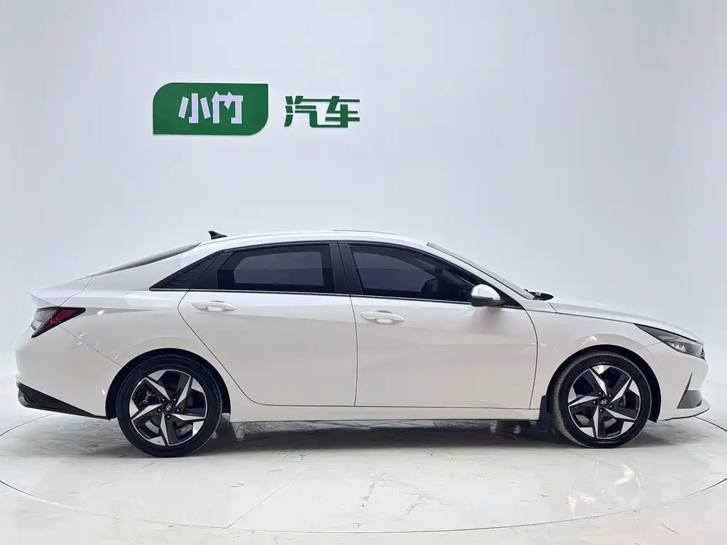 Hyundai Elantra — миниатюра 8