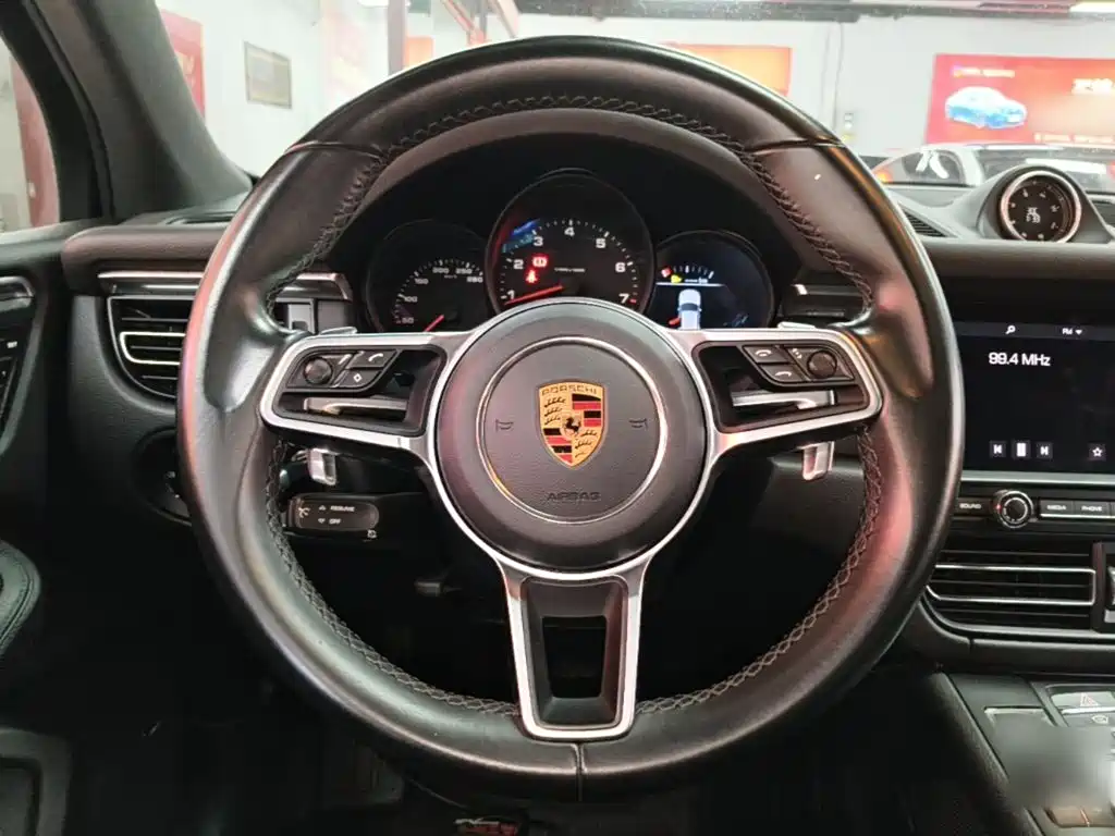 Porsche Macan — миниатюра 11