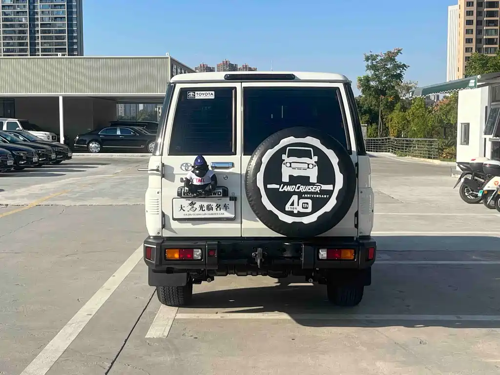 Toyota Land Cruiser — миниатюра 5