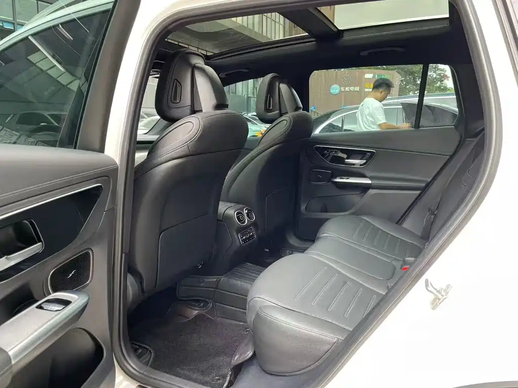 Mercedes-Benz GLC 2023 GLC 260 L 4MATIC 5 мест
