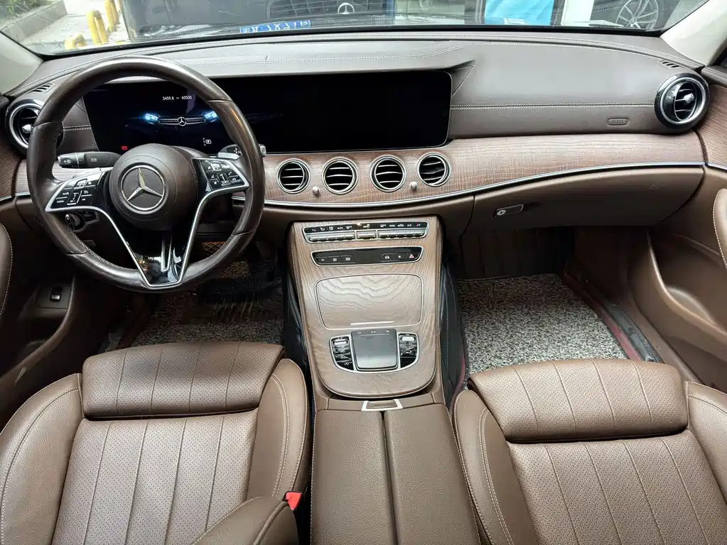 Mercedes-Benz E-Class — миниатюра 10