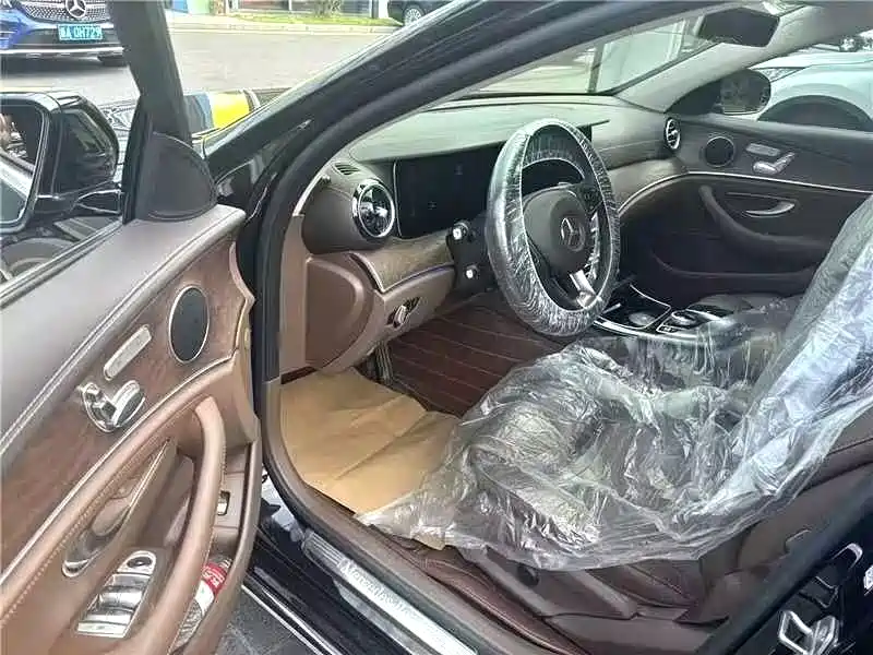 Mercedes-Benz E-Class — миниатюра 2