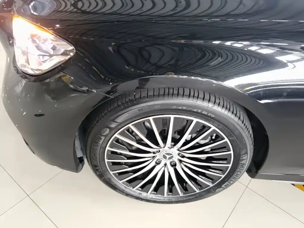 Mercedes-Benz E-Class — миниатюра 23
