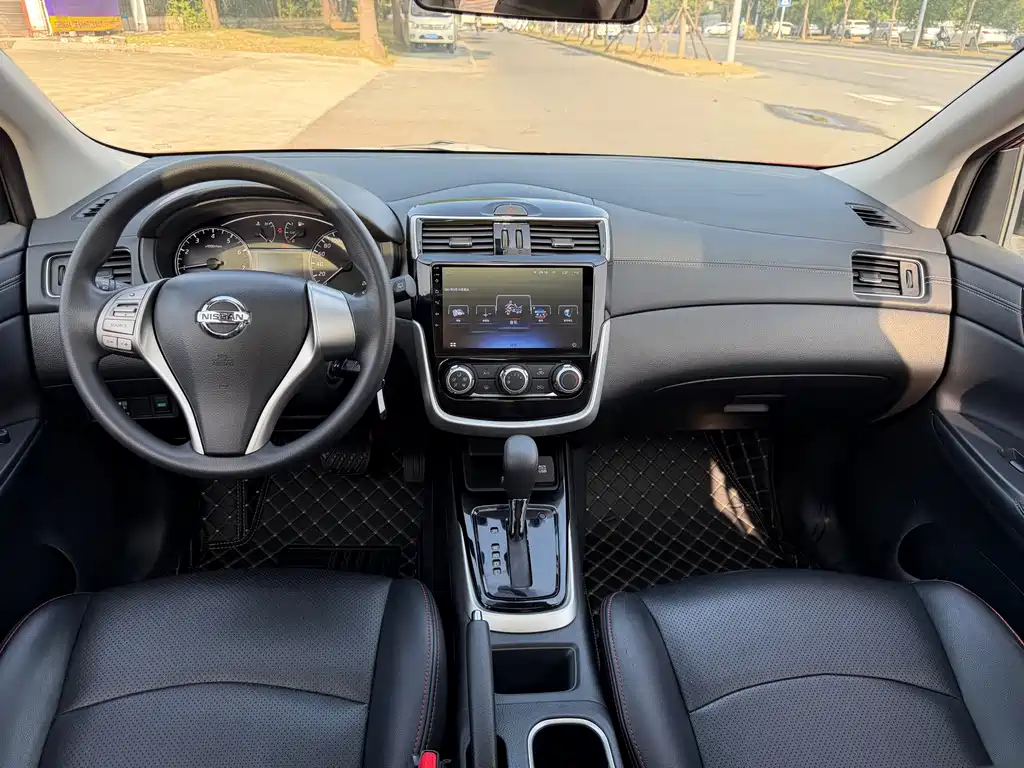 Nissan Tiida — миниатюра 9