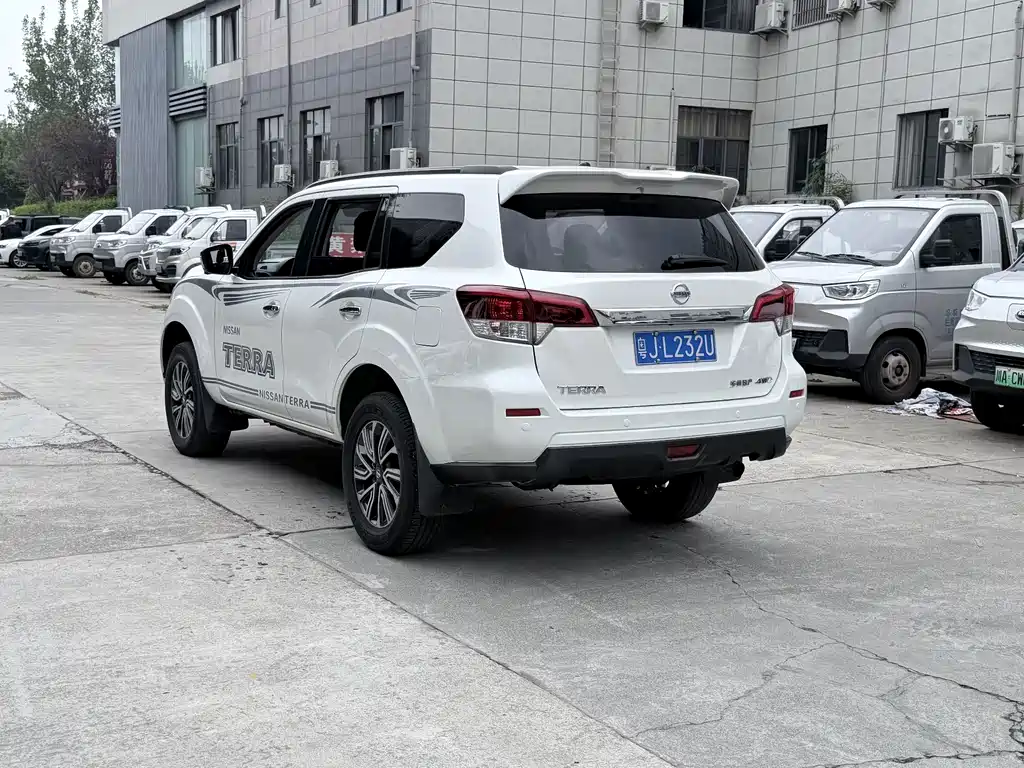 Nissan Terra — миниатюра 12