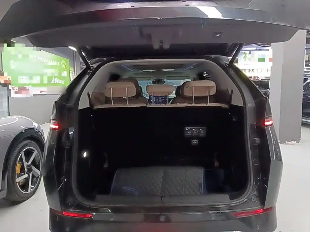 XPeng X9 — миниатюра 19
