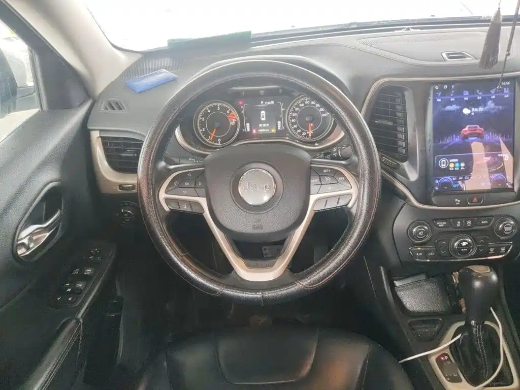 Jeep Cherokee — миниатюра 11