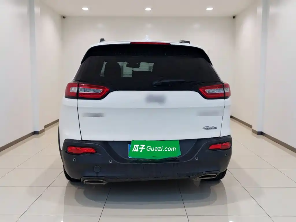 Jeep Cherokee — миниатюра 5
