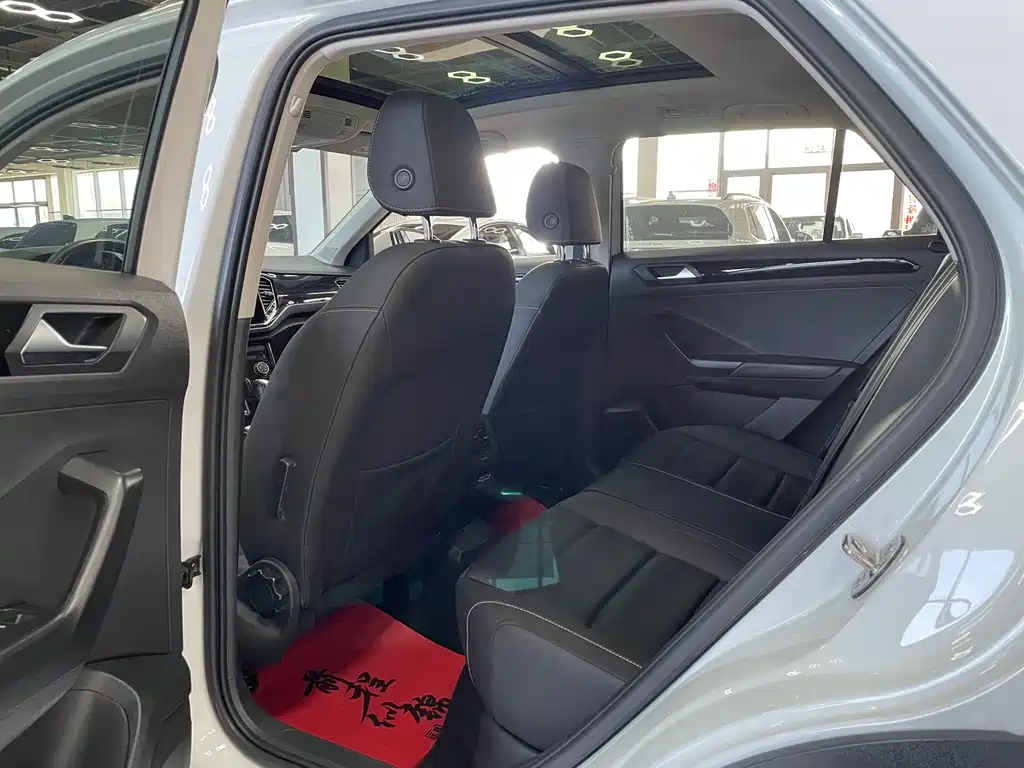 VOLKSWAGEN T ROC EXPLORING SONGS