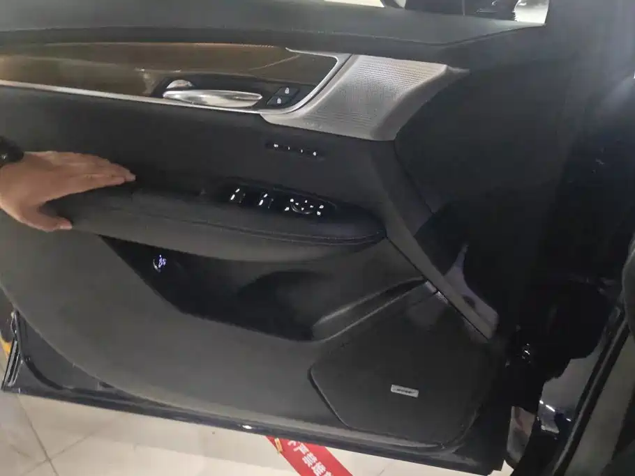 Cadillac XT6 — миниатюра 7