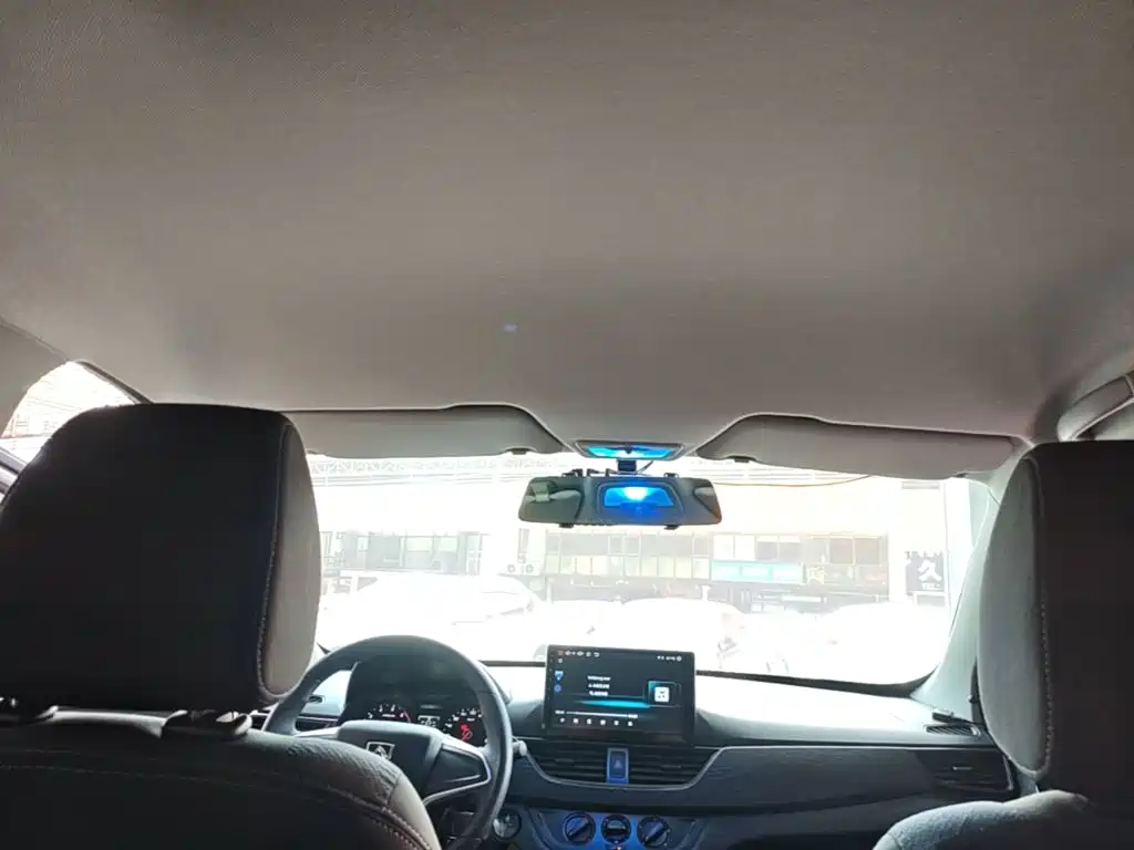 Baojun 310W — миниатюра 18