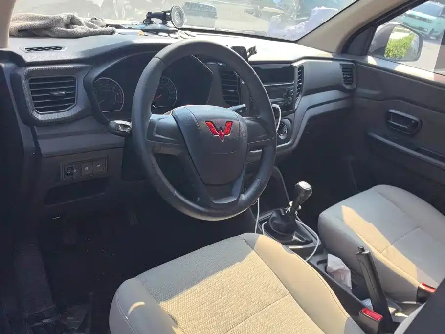 Wuling Hongguang V — миниатюра 12