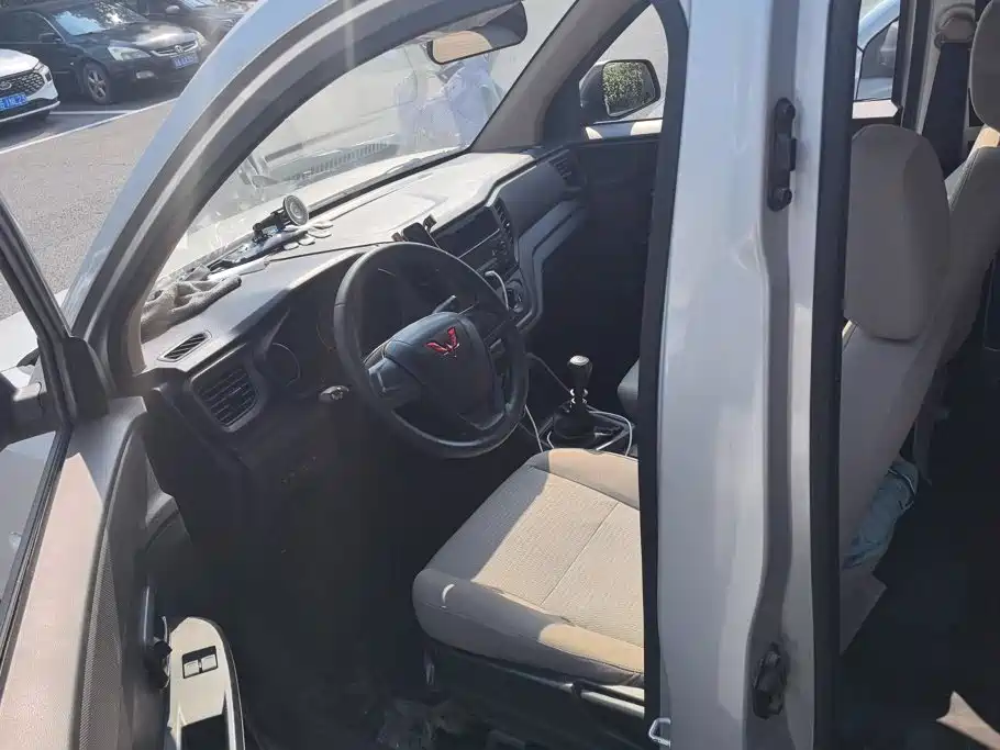 Wuling Hongguang V — миниатюра 9